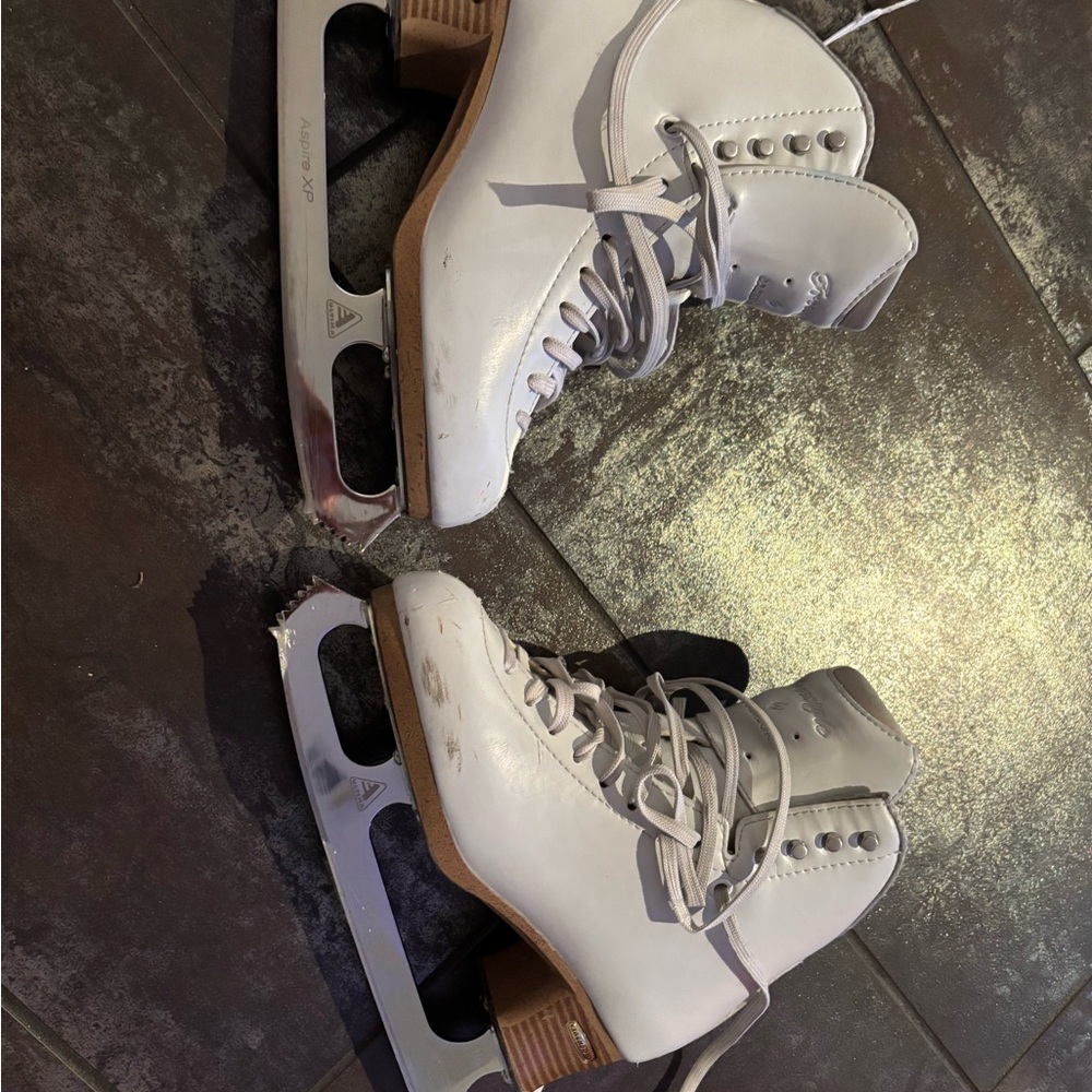 JACKSON FREESTYLE Women's White Ice Skates